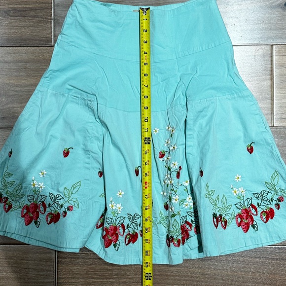 Vintage Anthropologie elevenses size 6 circle skirt, with strawberries - Picture 8 of 9